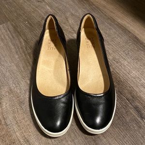 Naturalizer black wedge shoes
